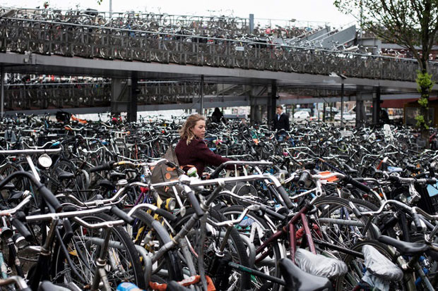 Một điểm giữ xe ở Amsterdam.