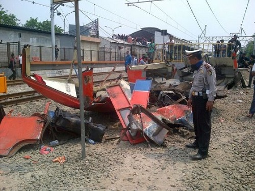 The wreck at the accident site