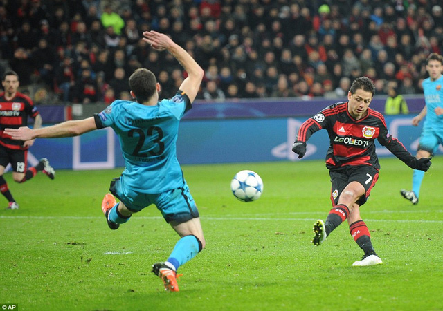 Bàn gỡ của Javier Hernandez không đủ giúp Leverkusen đi tiếp