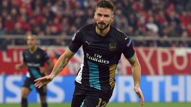 Olivier Giroud đã trở thành “cứu tinh” cho cả Arsenal và Wenger với cú hat-trick vào lưới Olympiakos.  			      Ảnh: AFP