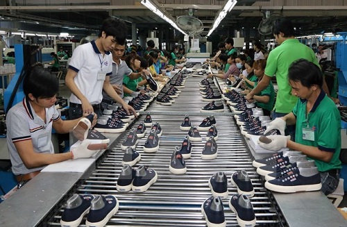 A footwear producing plant in southern Binh Duong province (Photo: VNA)