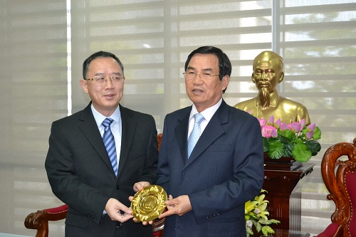  Vice Chairman Viet (right) and  Secretary Jin Xiangjun