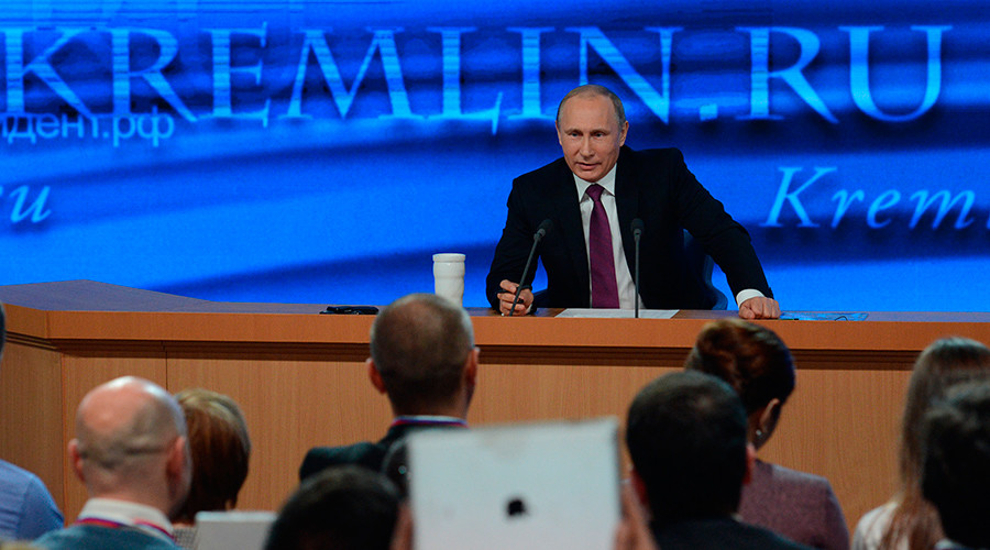 ổng thống Nga Vladimir Putin trả lời tại họp báo marathon ở Moscow vào ngày 18/12/2014. (Ảnh: Sputnik)