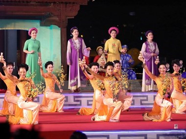 Arts performance at Festival Hue 2014 (Source: VNA)