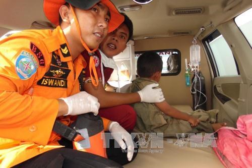 A rescued victim of the boat accident (Source: AFP/VNA)