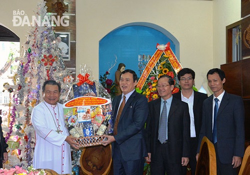 Bishop Chau Ngoc Tri (left) and VFF Vice Chairman Kim