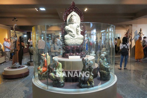  A statue of Avalokitecvara