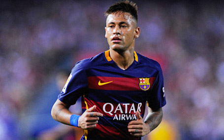 Năm 2015 chứng kiến bước thăng tiến vượt bậc của Neymar. Anh đã vượt qua cái bóng Messi để chứng tỏ mình ở Barcelona. Điều đó đã thể hiện rõ trong thời gian El Pulga chấn thương. Neymar cũng cùng Messi và C.Ronaldo lọt vào danh sách rút gọn của danh hiệu Quả bóng vàng FIFA.