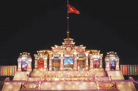 The opening of the Hue Festival in 2014 took place on the Flag Square in the Forbidden City (Photo: VNA)