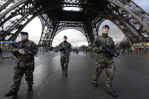 Pháp thắt chặt an ninh ở Thủ đô Paris. (ảnh: AFP).