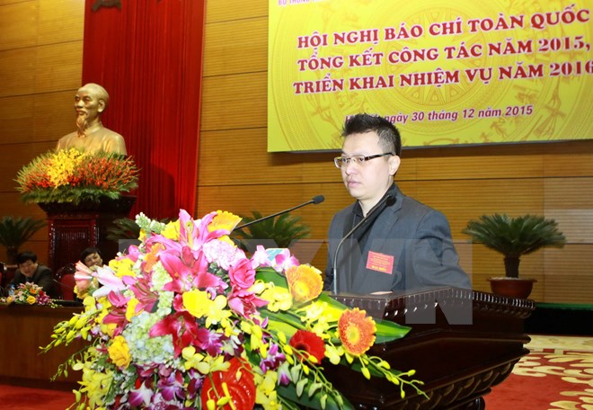 Ông Lê Quốc Minh, Tổng biên tập báo điện tử Vietnamplus  trình bày tham luận tại Hội nghị. (Ảnh: Minh Quyết/TTXVN)