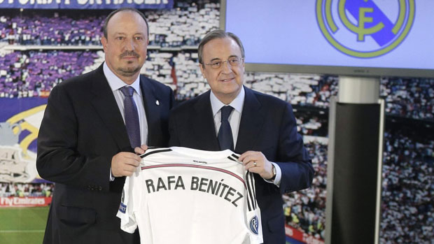 Rafael Benitez (trái) trong ngày ra mắt CLB Real Madrid. (Ảnh Internet)