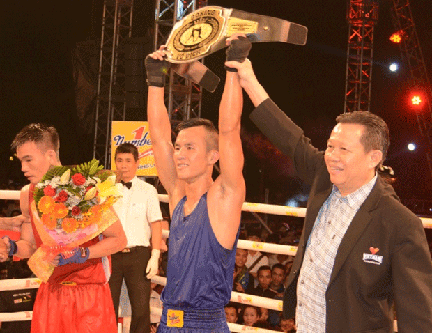 Võ sĩ Nguyễn Văn Giới giành đai vô địch boxing - Let's Viet 2015.