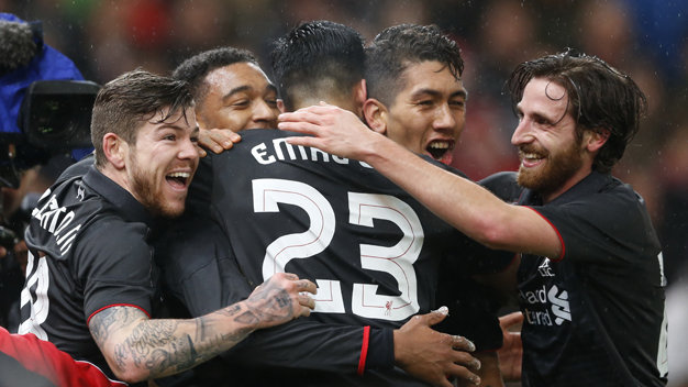 Niềm vui của các cầu thủ Liverpool sau khi ghi bàn vào lưới Stoke City. Ảnh: Reuters