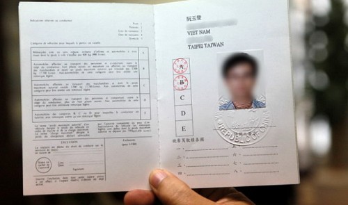 An international driving permit ( Photo: Tuoi Tre News)
