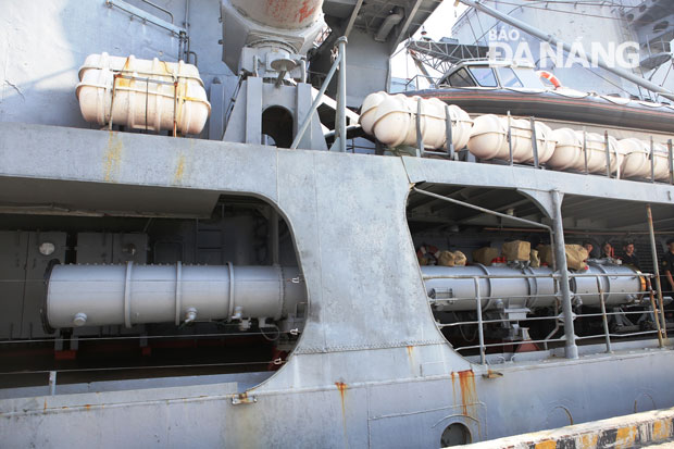 Hệ thống ngư lôi gồm 8 ống phóng 533 mm, hai giàn phóng tên  lửa chống ngầm RBU-1000 và trực thăng Ka-27 Helix…