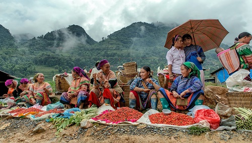  ‘Phien Cho Vung Cao’ ( Market Day in the Mountains)