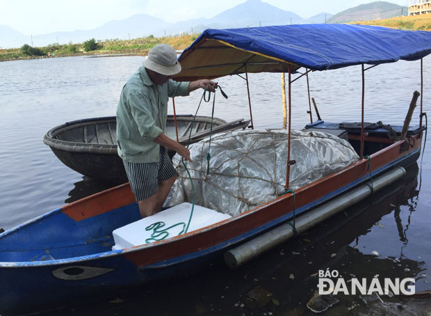 Theo ngư dân Đặng Văn Khương, từ ngày sông bị ô nhiễm, cả đêm giăng lưới cũng không có cá lớn. Mấy ngày qua các loại cá ngạnh, cá đối cồi, cá rô phi…chết đếm không xuể, nổi lềnh bềnh trên mặt nước.