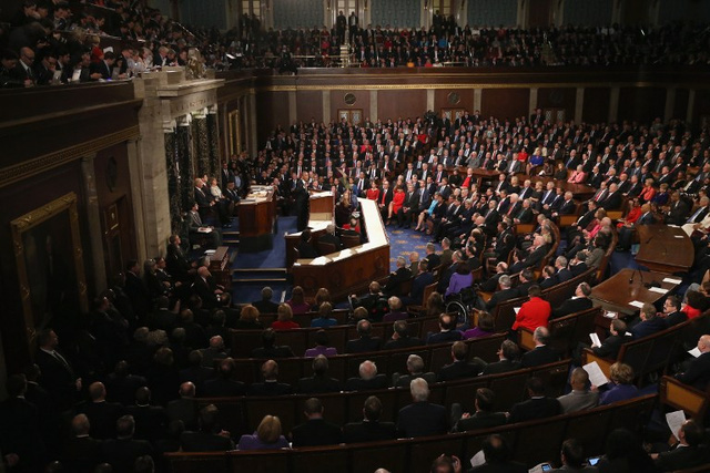 Các nghị sĩ theo dõi bài phát biểu của Tổng thống Obama (Ảnh: AFP)