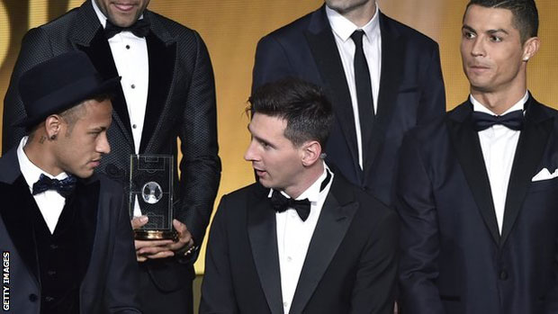 Lionel Messi (giữa), Neymar (trái) và Ronaldo (phải) trong gala ở Zurich vừa qua.