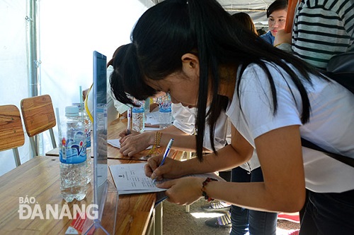 A job seeker at a job fair