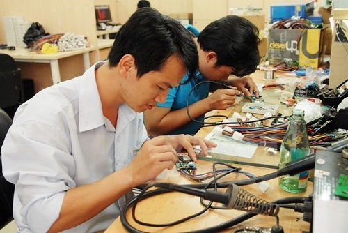 Integrated Circuit research and design at the ICDREC (Photo: VNA)