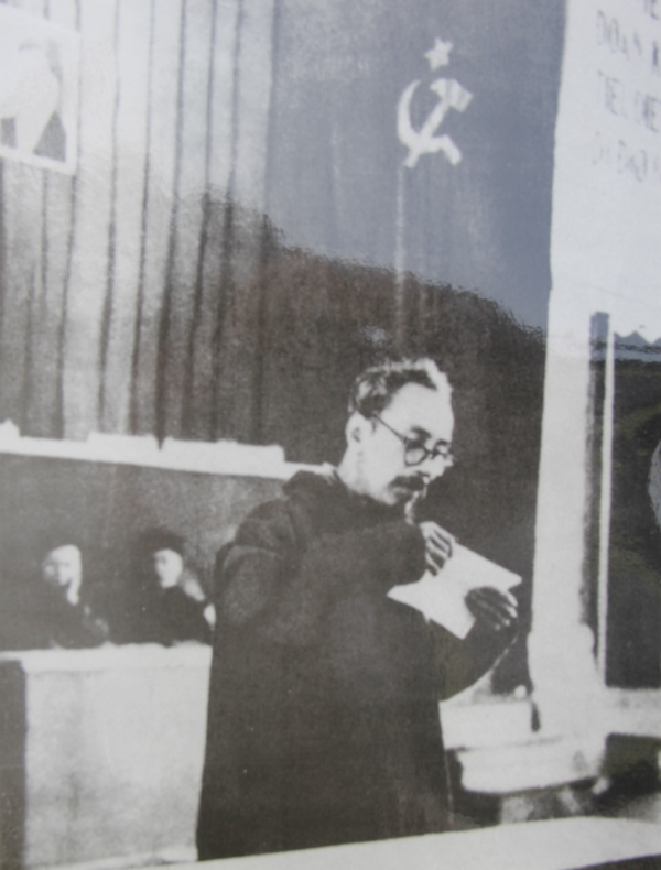Chủ tịch Hồ Chí Minh đọc báo cáo chính trị tại Đại hội đại biểu toàn quốc lần thứ II của Đảng (02/1951)