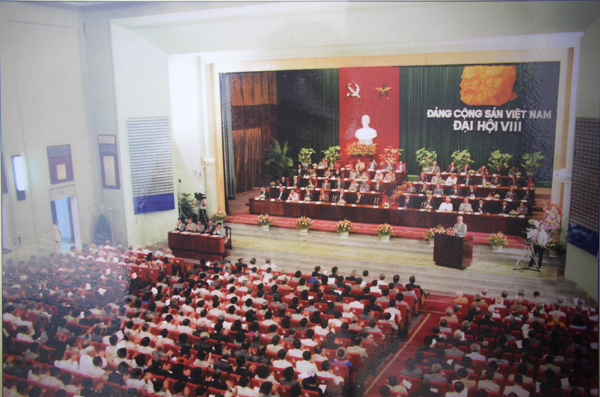Lễ khai mạc trọng thể Đại hội đại biểu toàn quốc lần thứ VIII của Đảng Cộng sản Việt Nam tại Hà Nội.