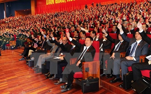 The delegates raise their Party membership cards to approve the 12th National Party Congress' s agenda at the preparatory session on Jan. 20