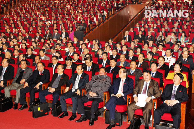 Các đại biểu Đoàn thành phố Đà Nẵng tại phiên thảo luận tại Hội trường - Ảnh: VIỆT DŨNG