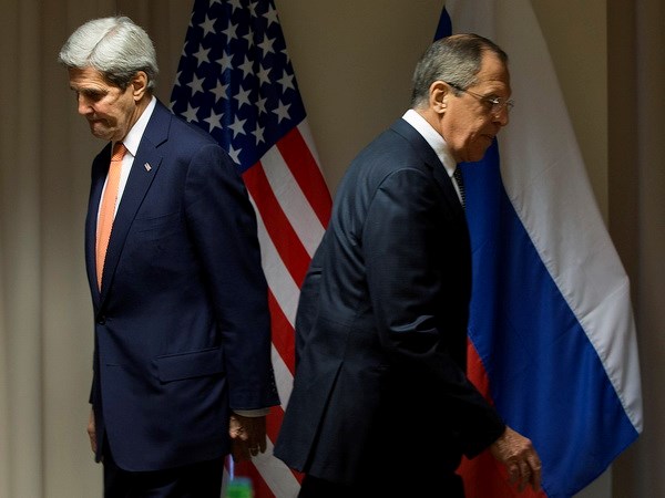 Ngoại trưởng Mỹ John Kerry (trái) và Ngoại trưởng Nga Sergey Lavrov tại cuộc đàm phán về tiến trình hòa bình Syria ở Zurich. (Nguồn: AFP)