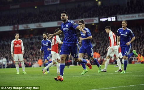 Diego Costa (19) đã tạo nên sự khác biệt trong trận derby London 