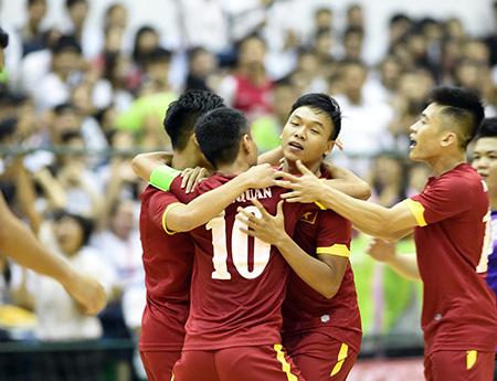 Đội tuyển futsal Việt Nam đánh bại Malaysia trong chiều 25/1 (ảnh: Quang Thắng)