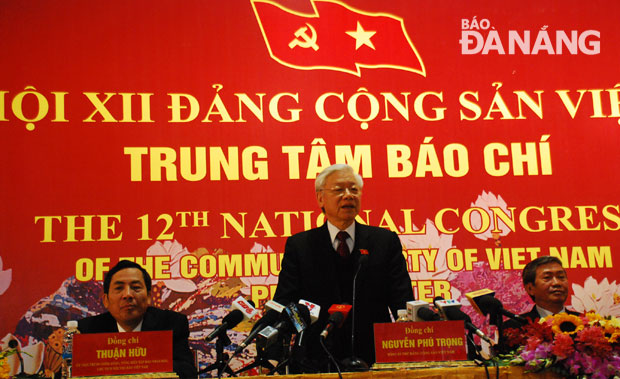Tổng bí thư Nguyễn Phú Trọng chủ trì họp báo ngay sau khi kết thúc Đại hội XII. Ảnh: NGUYỄN THÀNH