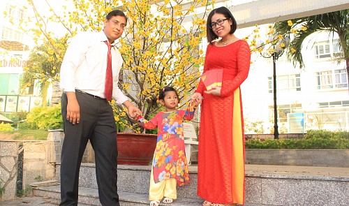Homer Samaroo poses with his Vietnamese wife and child in Ho Chi Minh City. Tuoi Tre