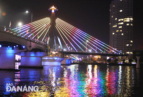    The Han River Swing Bridge opening to welcome in the 2016 Lunar New Year