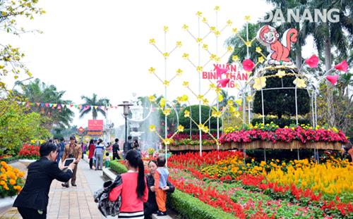   Visitors taking picture with beautiful flowers