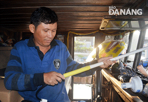 Captain Truong Van Chinh of fishing boat DNa 90357 preparing with some necessary provisions for his first offshore trip of the lunar new year