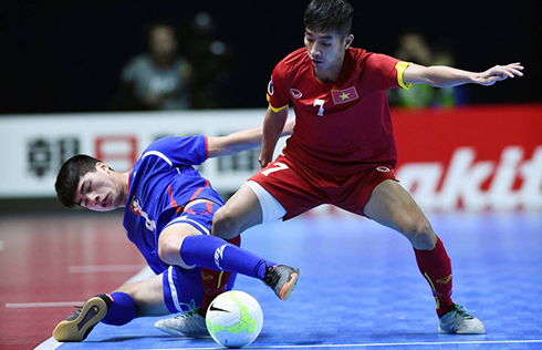 Futsal Việt Nam (áo đỏ) khởi đầu thuận lợi tại giải châu lục.