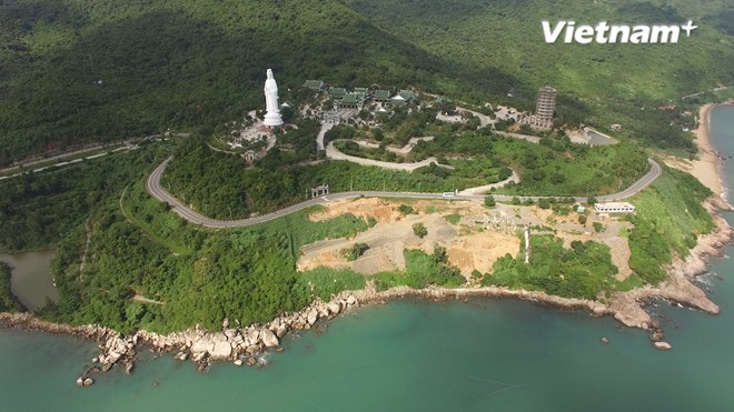 Chùa Linh Ứng Bãi Bụt tọa lạc trên bán đảo Sơn Trà là một đặc ân mà thiên nhiên đã hào phóng ban tặng cho thành phố Đà Nẵng. 