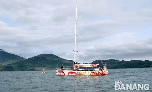  The yacht reaching buoy No 0 in Da Nang Bay  