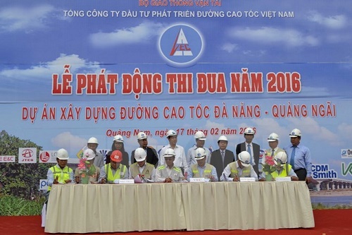 The Vietnam Expressway Corporation pledges to speed up the implementation of the Da Nang - Quang Ngai Expressway (Photo: VNA)