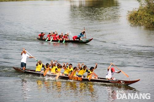 A traditional boat race on the Tuy Loan River