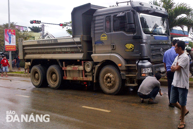 Hiện trường vụ tai nạn kinh hoàng tại ngã tư Cách mạng Tháng Tám - Hà Tông Quyền - Lương Định Của (quận Cẩm Lệ).