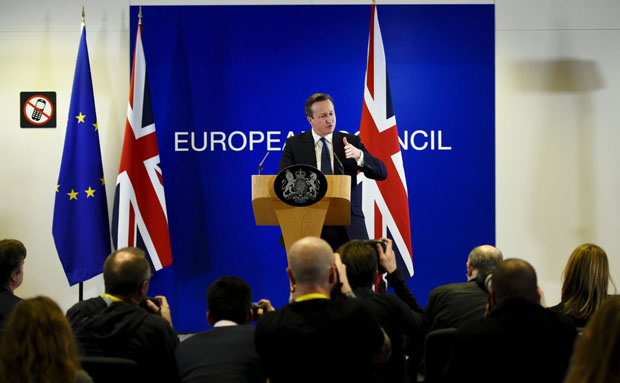 Thủ tướng Anh David Cameron phát biểu với báo giới sau Hội nghị thượng đỉnh EU tại Brussels, Bỉ. 	 Ảnh: Reuters