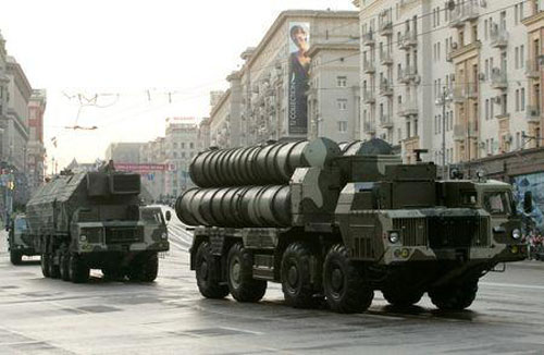 Hệ thống chống tên lửa S-300 của Nga sẽ chuyển giao cho Iran.   					                       Ảnh: Reuters