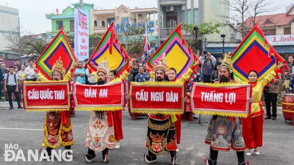 Cầu cho quốc thái dân an, cầu cho ngư dân đánh bắt thắng lợi, thuận buồm xuôi gió.