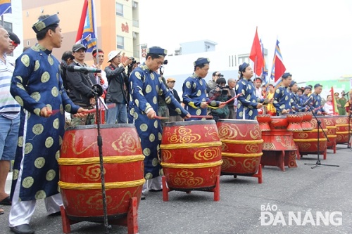  A drum performance to begin the festival