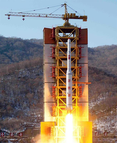 CHDCND Triều Tiên đã thực hiện vụ phóng tên lửa tầm xa tại bãi phóng Dongchang-ri ngày 7-2 vừa qua.     Ảnh: EFE/EPA/KCNA 