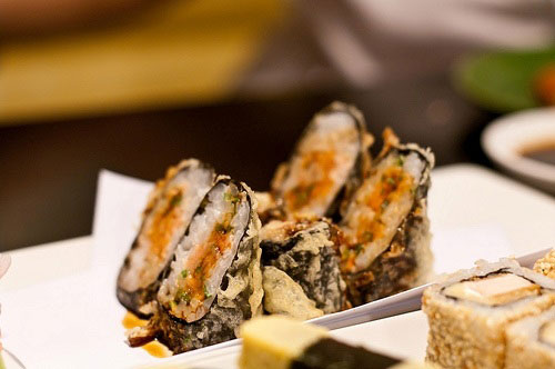 Một món ăn được bày biện hấp dẫn, tinh tế tại The Sushi Bar. Ảnh: H.L